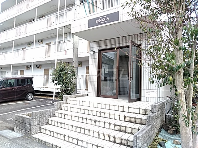 27/28 エントランス