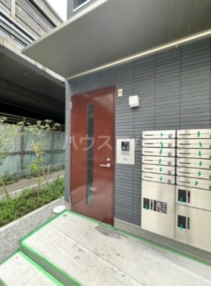 21/30 エントランス