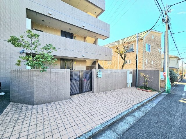 21/30 エントランス