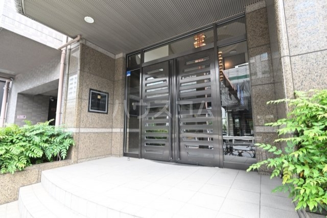 18/26 エントランス