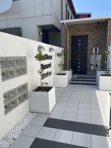 28/30 エントランス