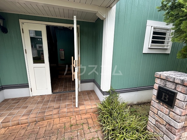 28/30 エントランス