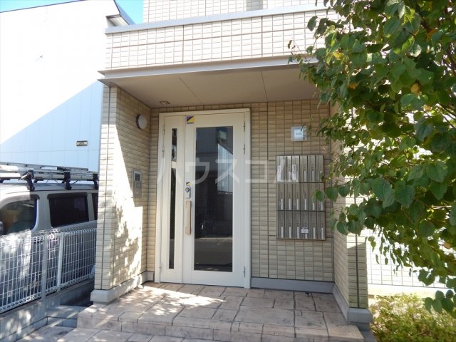 19/30 エントランス