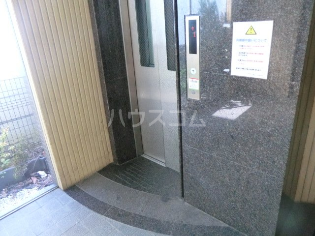 19/25 エントランス