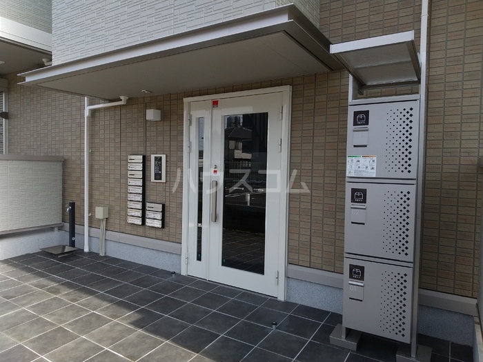 21/30 エントランス