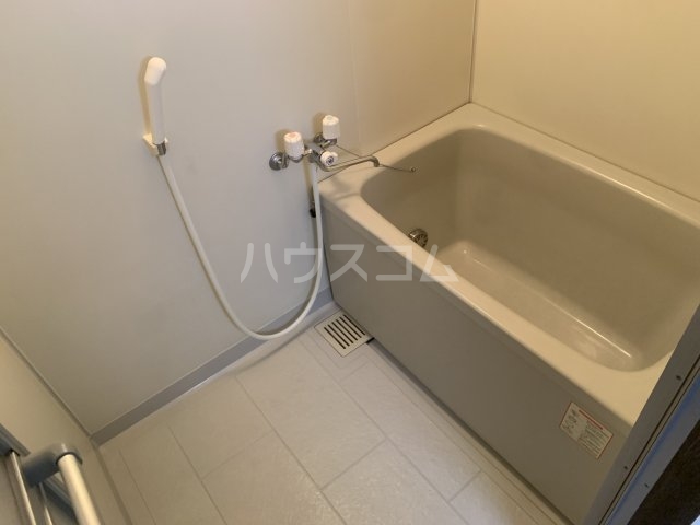 13/30 浴室