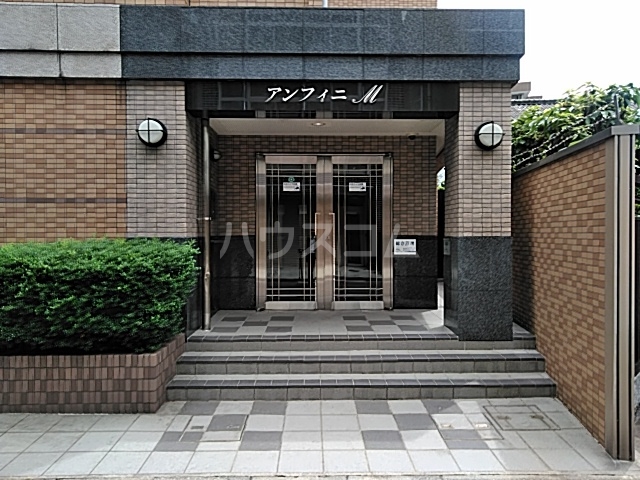 23/30 エントランス