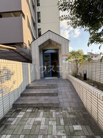 26/30 エントランス