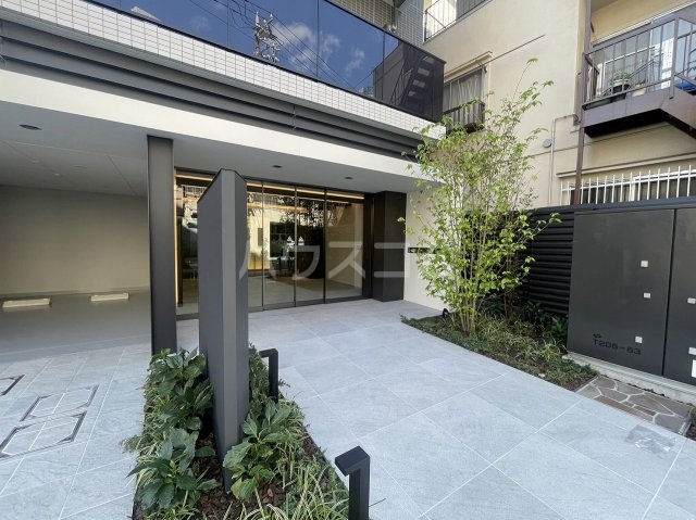 26/30 エントランス