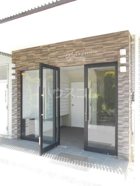 24/30 エントランス