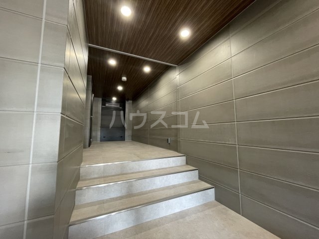 25/29 エントランス