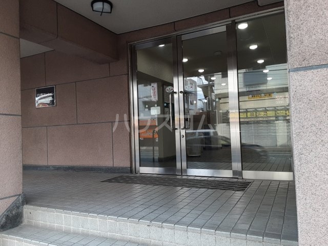 16/23 エントランス