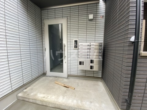 24/30 エントランス