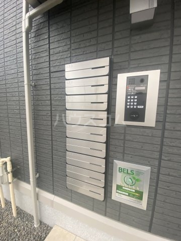 28/30 エントランス