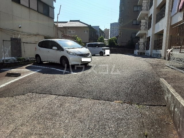 16/23 駐車場