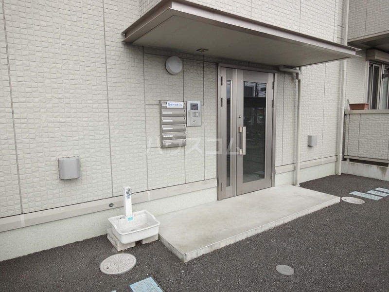 22/30 エントランス