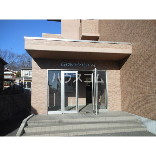 15/23 エントランス