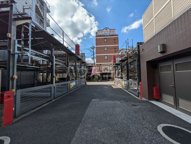 27/30 駐車場