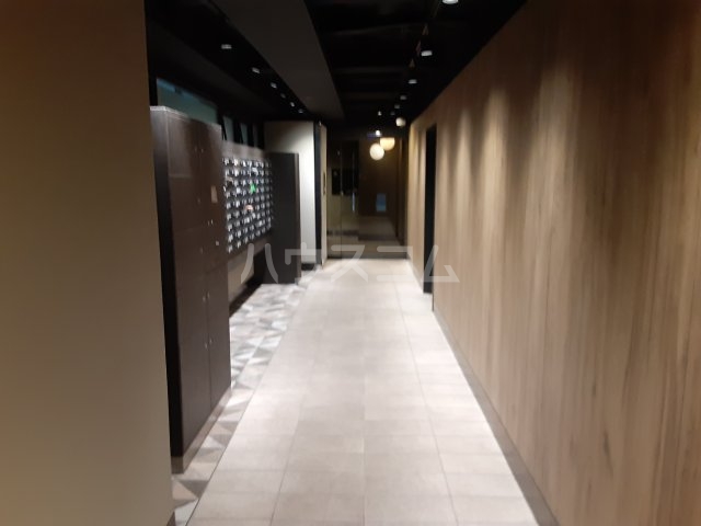 25/30 エントランス