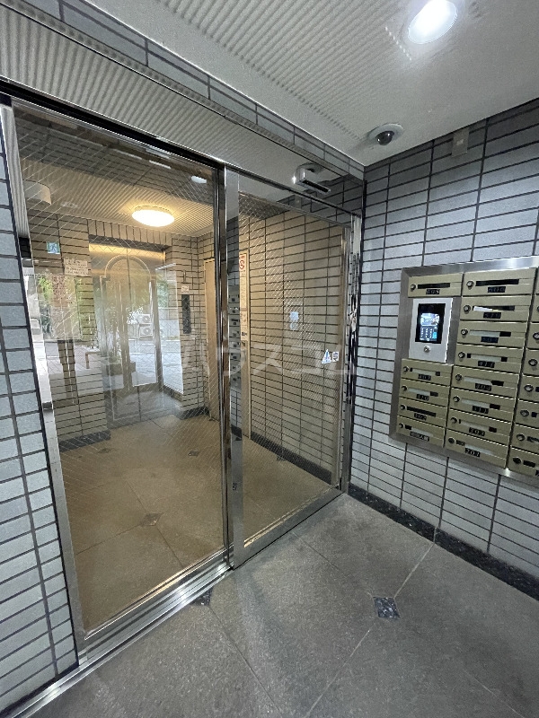 20/30 エントランス