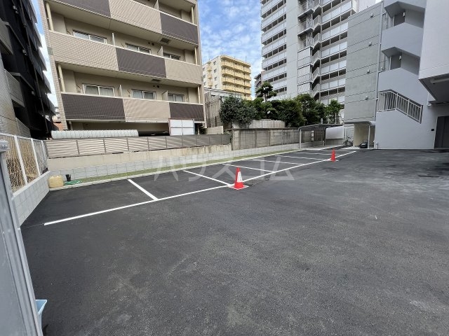 27/30 駐車場