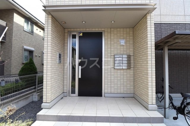 18/27 エントランス