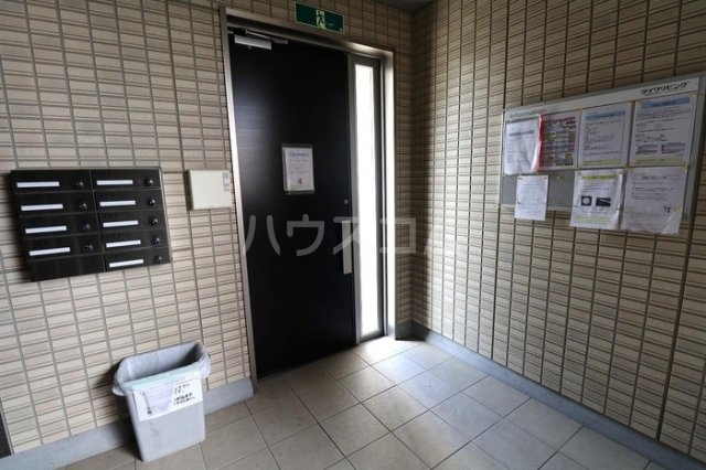 19/27 エントランス