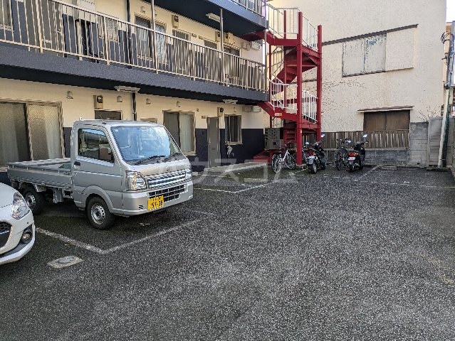 27/30 駐車場