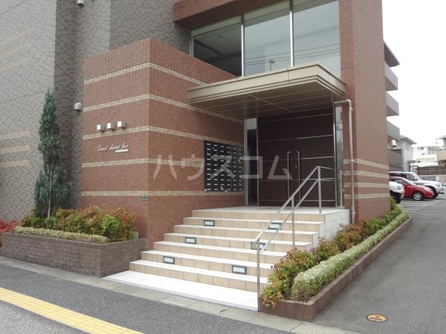 16/20 エントランス