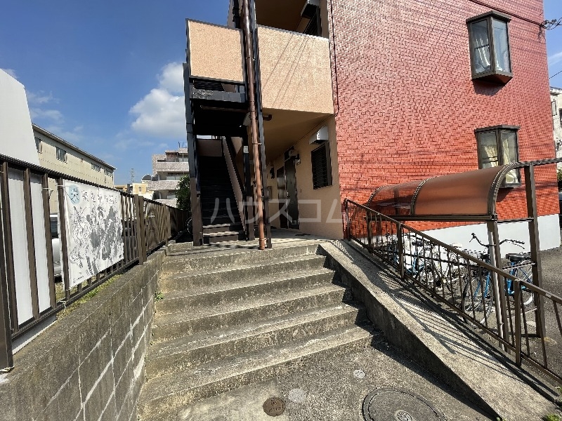 21/26 エントランス