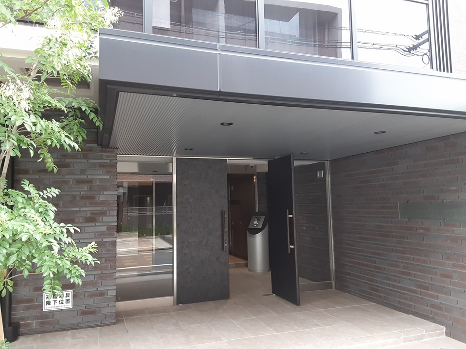 26/30 エントランス