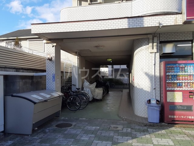 23/25 エントランス