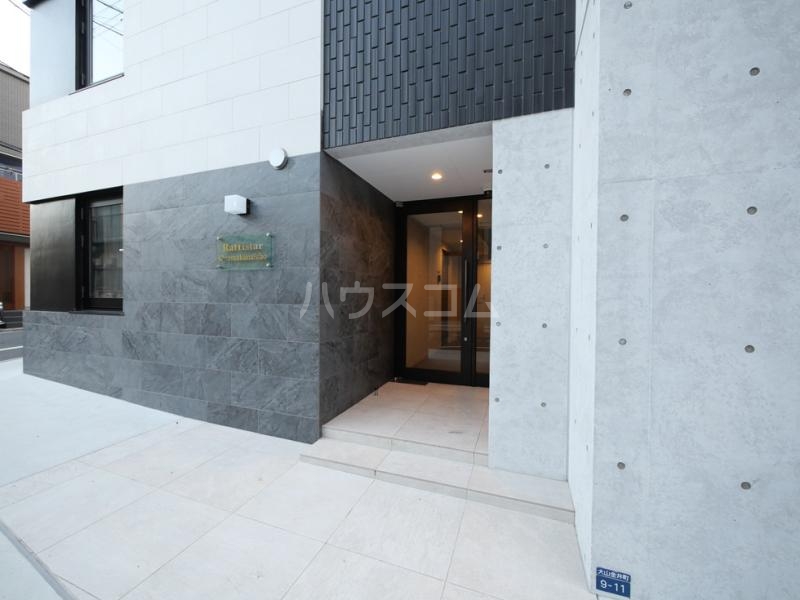 18/28 エントランス