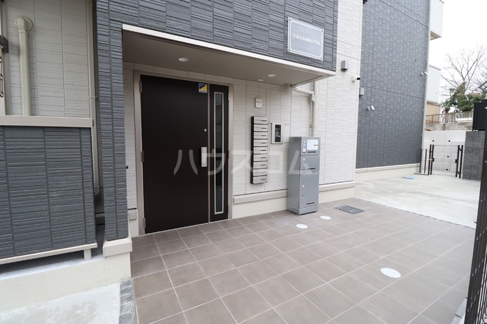 25/30 エントランス