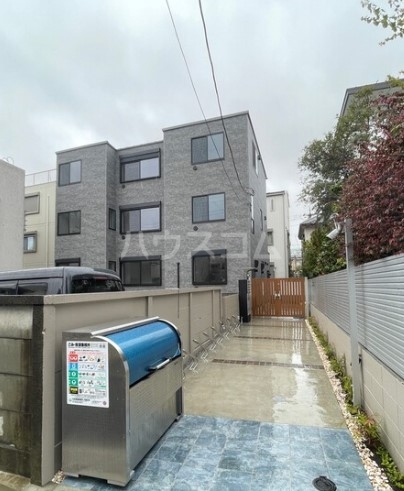 15/23 エントランス