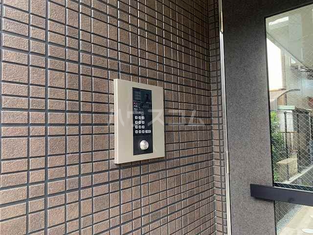 21/30 エントランス