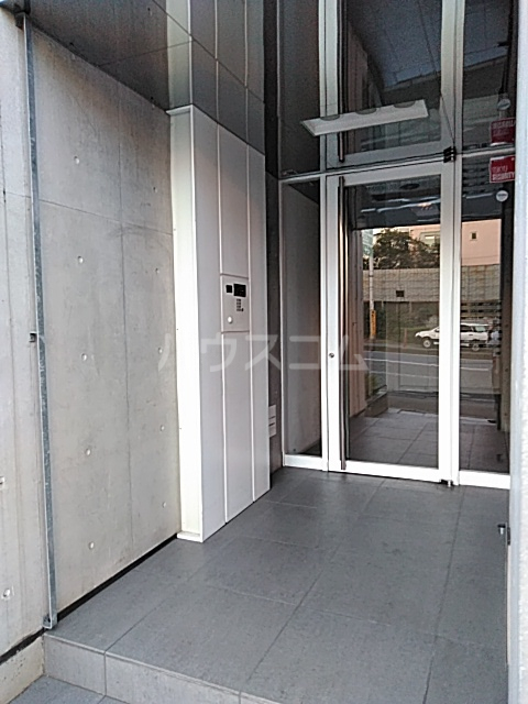 26/30 エントランス