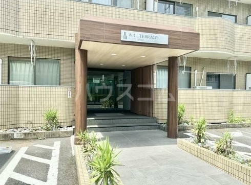 13/17 エントランス