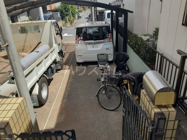 2/4 駐車場