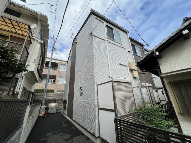 21/30 エントランス