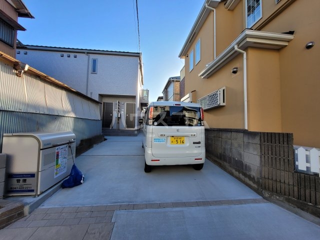 25/30 駐車場