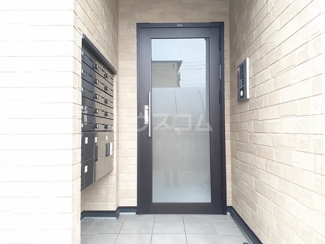 14/20 エントランス