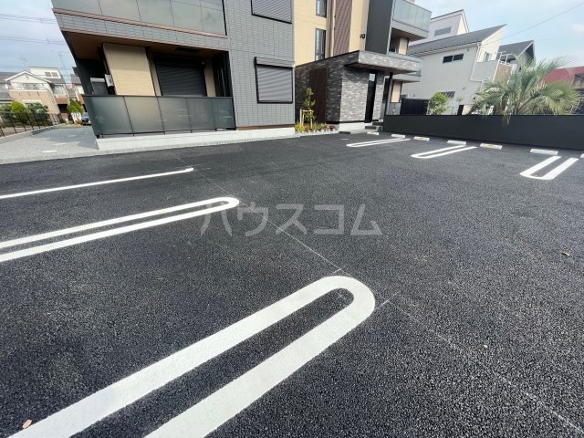 28/30 駐車場
