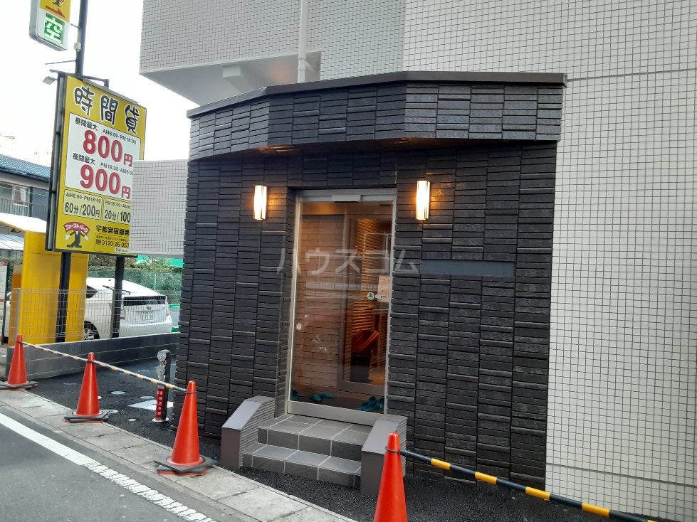 16/23 エントランス