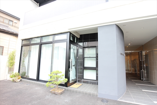 15/23 エントランス