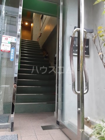 13/16 エントランス