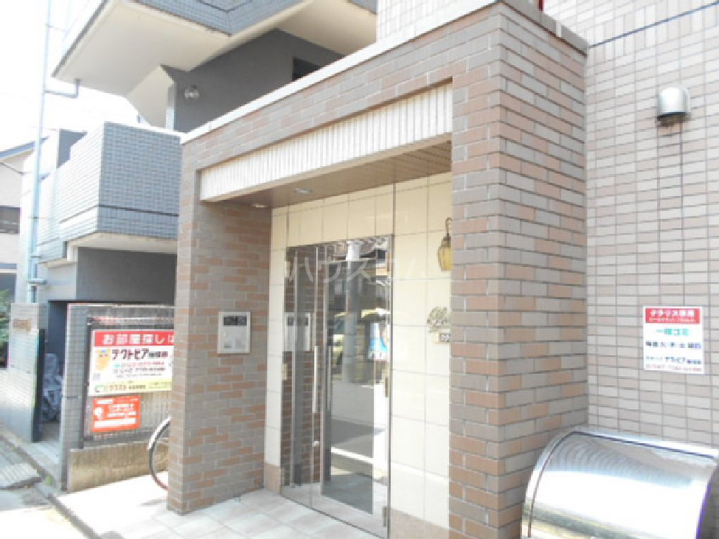 21/30 エントランス