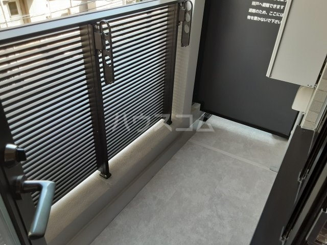 13/19 バルコニー