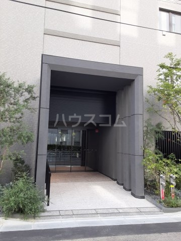 24/25 エントランス