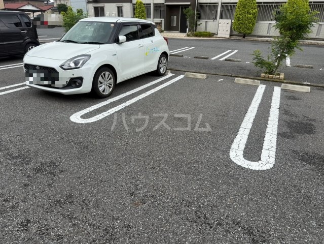 2/3 駐車場